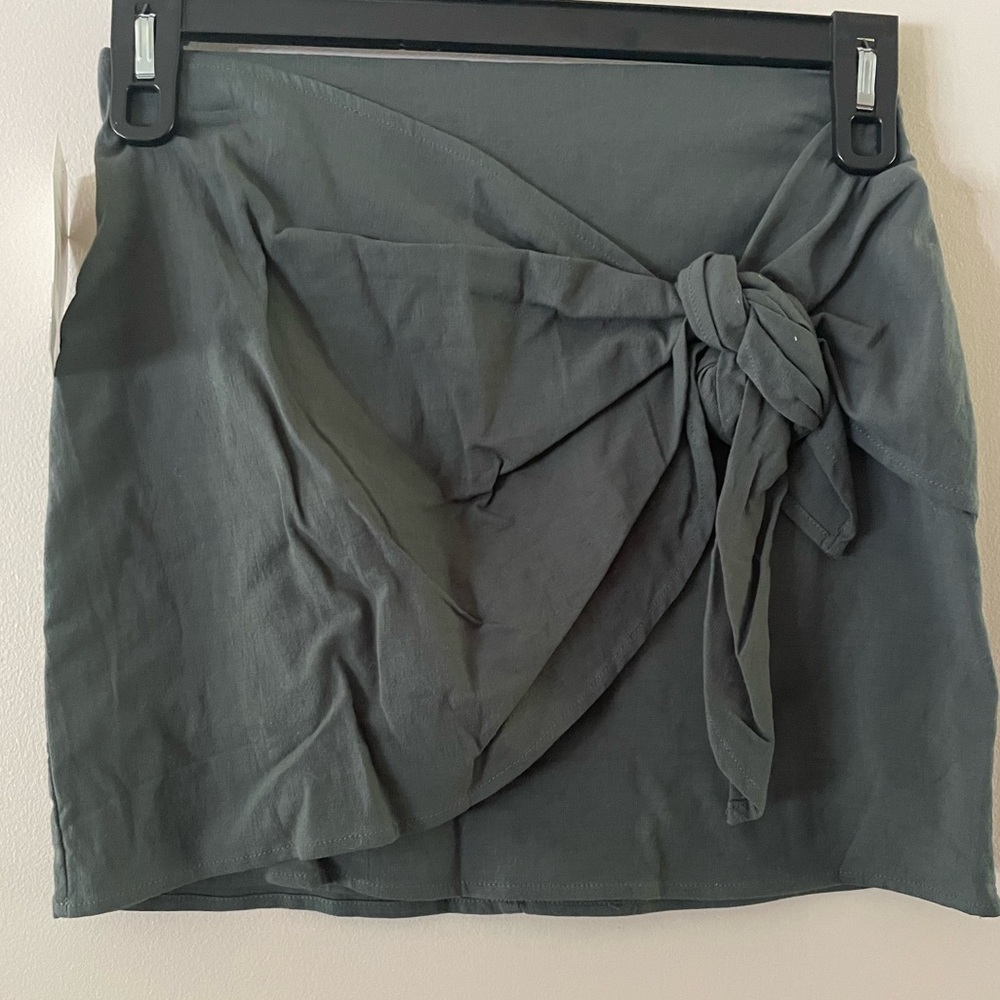 Green zip-up skirt